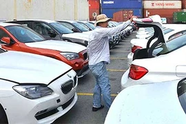 Hơn 600 xe BMW, MINI nằm cảng Sài Gòn sẽ quay về Đức