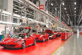Nhân viên Ferrari "đừng mơ" được mua siêu xe chính hãng