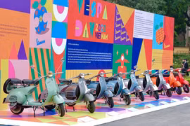 Hàng trăm xe máy Vespa “từ cổ chí kim” tụ hội về Hà Nội 