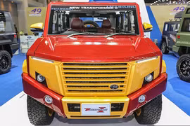 Bán tải Toyota Hilux độ phong cách người sắt “Iron Man” 