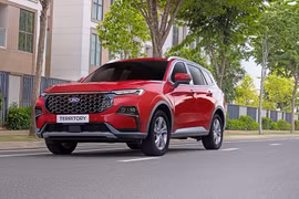 Ford Việt Nam mạnh tay giảm giá cho khách mua xe tháng 5/2025