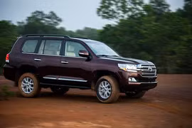 Toyota Việt Nam ra mắt Land Cruiser mới giá hơn 2,8 tỷ 
