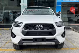 Cận cảnh Toyota Hilux 2024 từ 668 triệu đồng vừa ra mắt Việt Nam