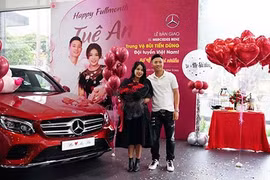 Trung vệ Bùi Tiến Dũng tậu SUV Mercedes-Benz GLC tiền tỷ tặng bà xã 