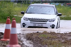 Dàn xe Land Rover chục tỷ đồng lội bùn, off-road ở Hà Nội 