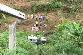 Lào Cai: Nghi dạy vợ tập lái xe, ô tô lao xuống vực khiến chồng chết