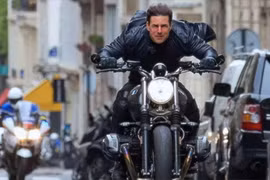 Tom Cruise cầm lái hàng loạt xe môtô BMW Motorrad mới