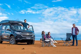 Những nhà Báo - Tay cầm bút, tay... vô lăng