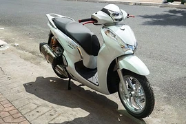 Honda SH300i 2016 vừa “đập thùng” đã lên đồ chơi khủng