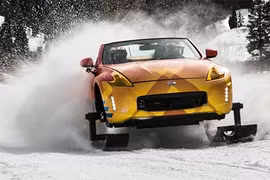 Xe thể thao Nissan 370Z độ bánh xích trượt tuyết