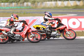 Gần 100 xe máy độ "đua nóng" tại Motul Racing Cup