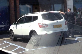 Bé 1 tuổi tử vong trong ôtô vì mẹ bận đi "làm đẹp"