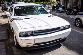 Xe cơ bắp Dodge Challenger tiền tỷ lăn bánh tại Hà Nội 