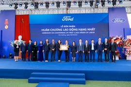 Ford Việt Nam đón nhận Huân chương Lao động hạng Nhất
