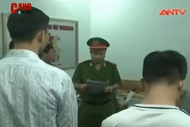 Cầu thủ V. Ninh Bình tra tay vào còng số 8