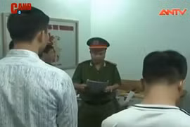 Cầu thủ V. Ninh Bình tra tay vào còng số 8