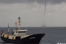 Tàu cá Trung Quốc bị chìm ở Biển Đông