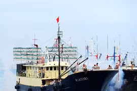 Trung Quốc lộng hành, cấm đánh bắt cá trên Biển Đông