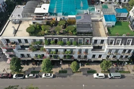 Quảng Ninh: Hàng loạt nhà liền kề khu đô thị Bến Đoan cơi nới trái phép