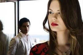 Sếp bà 'bị' lái xe trẻ trung, khéo miệng của chồng bỏ 'bùa yêu'