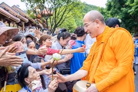 Quảng Ninh yêu cầu chùa Ba Vàng gỡ bỏ clip cúng dường phản cảm