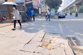 Hà Nội: Vỉa hè lát đá nứt vỡ… do lỗi thi công?