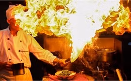 Quán “phở lửa” mỗi ngày chỉ làm 10 bát, khách trả 2 triệu không bán