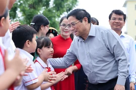 Thủ tướng Phạm Minh Chính: Quan tâm mọi mặt cuộc sống và học tập của học sinh