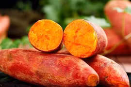 Hấp khoai đừng cho ngay vào nồi, thêm 2 bước nữa khoai mới ngọt