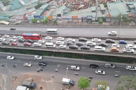 Hà Nội: Sáng sớm vành đai 3 ùn ứ, người dân sốt ruột về quê nghỉ lễ