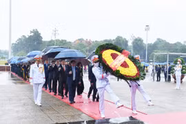Lãnh đạo Đảng, Nhà nước và các ĐBQH viếng Lăng Chủ tịch Hồ Chí Minh