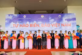 Tuần lễ trưng bày ảnh với chủ đề “Tự hào biển, đảo Việt Nam” 