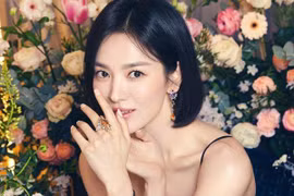 Song Hye Kyo đẹp rụng rời trong bộ ảnh 'đánh úp' khán giả