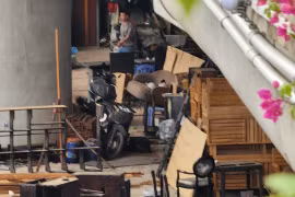 Cây cầu đẹp nhất tỉnh Quảng Ninh bị bãi chất thải bủa vây 