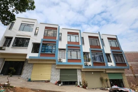 Loạt nhà liền kề ở Quảng Ninh xây dựng không phép, vượt tầng: Xử lý thế nào?