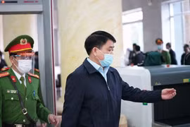 Cựu Chủ tịch UBND TP.Hà Nội Nguyễn Đức Chung chuẩn bị hầu tòa 