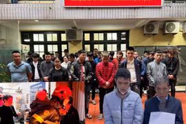 Tin nóng 2/4: Khoe chồng là "Đại tá Quân khu V"... để lừa 20 triệu USD