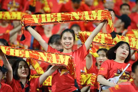 Không được ngăn chặn việc phổ biến, sử dụng Quốc kỳ, Quốc huy, Quốc ca