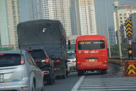 Ôtô lấn làn khẩn cấp vành đai 3 Hà Nội: Có thể phạt nguội