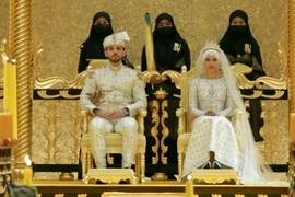 Đám cưới 10 ngày phủ đầy vàng và kim cương của Công chúa Brunei