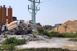 Hà Nội: Trạm trộn bê tông Việt Phát xây dựng trái phép, gây ô nhiễm?