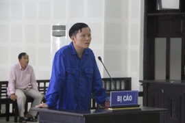 Rút dao đâm hàng xóm trọng thương vì nghi tiếp tay cho vợ mình ngoại tình