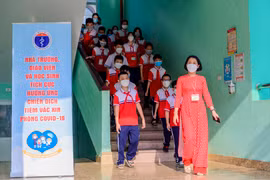 Những trẻ 5-11 tuổi đầu tiên được tiêm vắc xin COVID-19