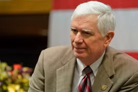 Thân thế Hạ nghị sĩ dẫn đầu nỗ lực lật kèo bầu cử Tổng thống Mỹ