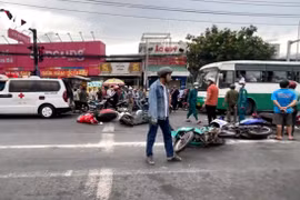 Thêm 1 người tử vong vụ xe khách tông hàng loạt xe máy