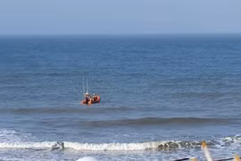 Nhảy xuống biển để cứu con, người mẹ tử vong thương tâm