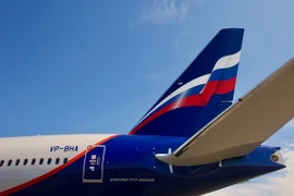 Máy bay chở 250 hành khách sơ tán khẩn vì bị dọa đánh bom