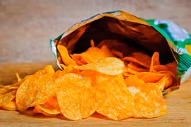 Vì sao gói bim bim chỉ đóng đầy một nửa?