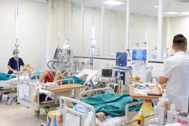 Bộ Y tế yêu cầu chuẩn bị oxy trước số ca mắc COVID-19 tăng cao