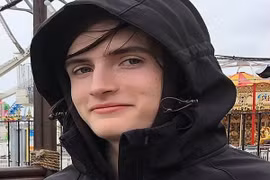 Kinh hoàng con sát hại mẹ rồi gọi điện báo cảnh sát